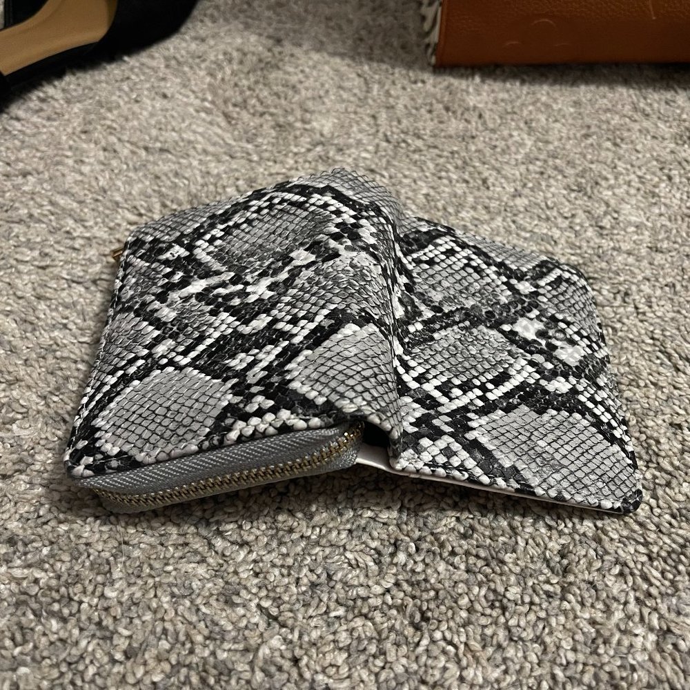 SMALL WALLET